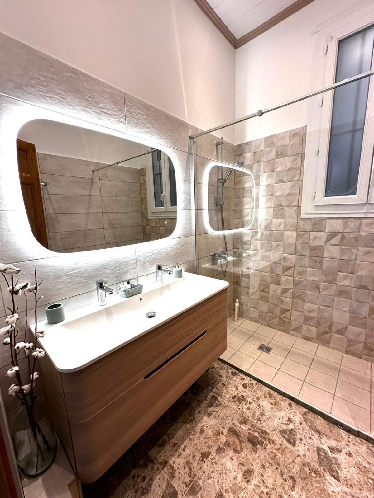 Appartement 4 A 8 Personnes, Spacieux De Standing Classe 4 Etoiles Nîmes Exterior foto